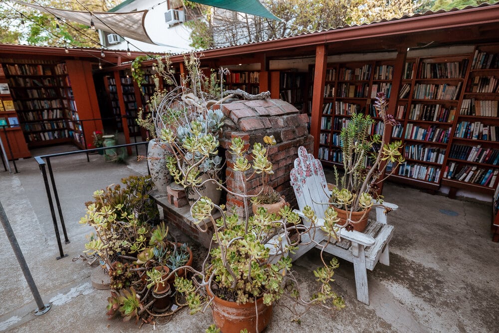 Perfect 2 Week Road Trip Itinerary for the California Coast Barts Books 1